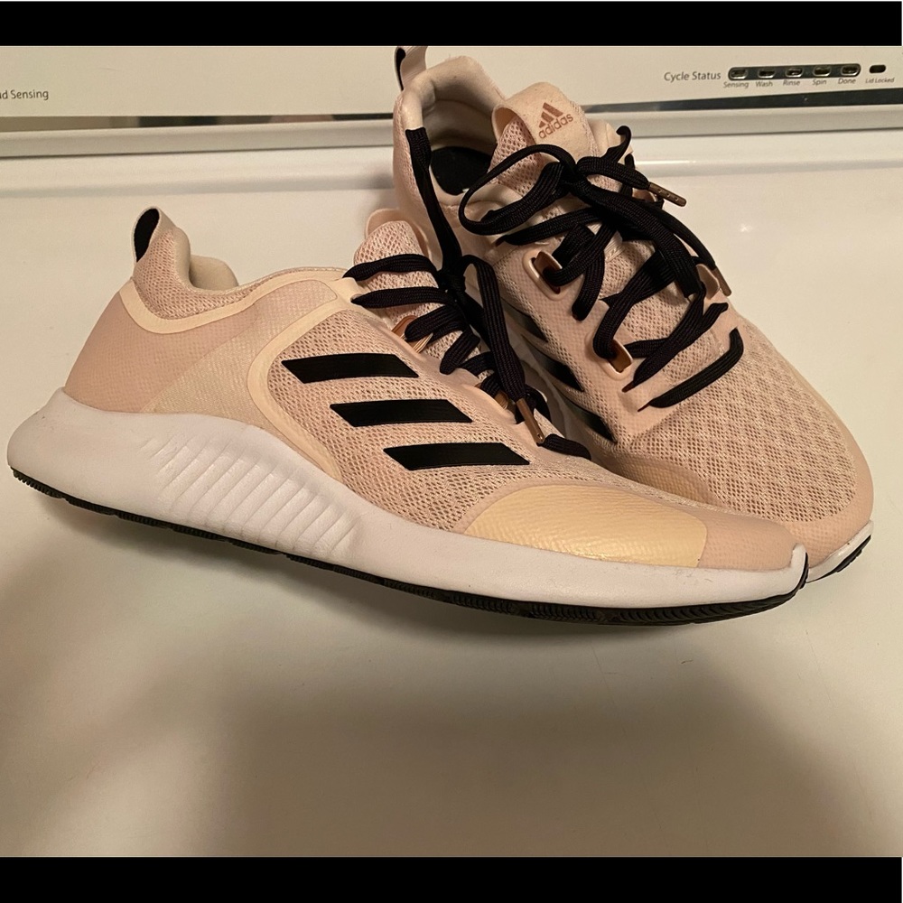 Adidas Women’s tennis shoes Rose color, Bounce souls.